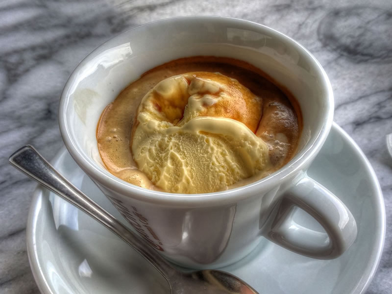 Een affogato, Italiaanse ijskoffie