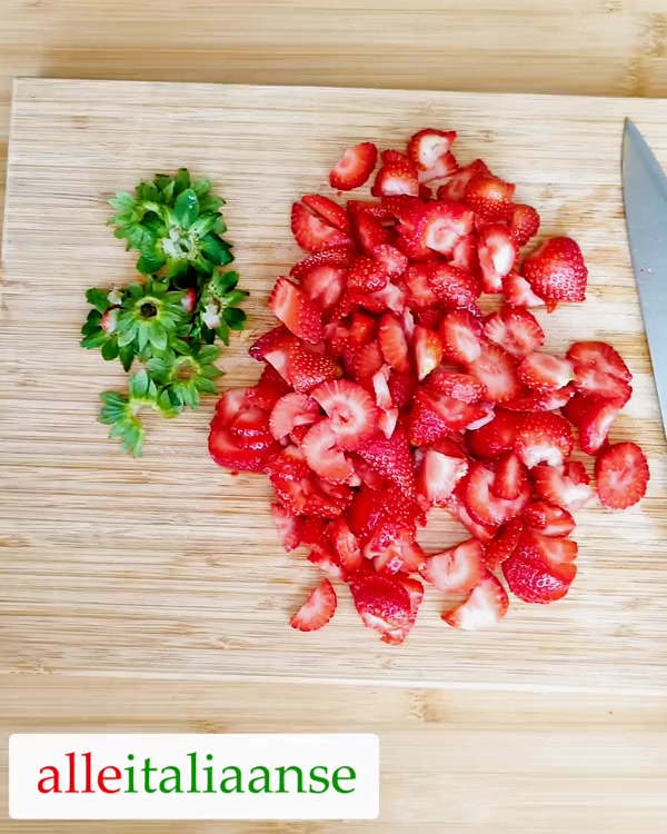 Was en snijd de aardbeien