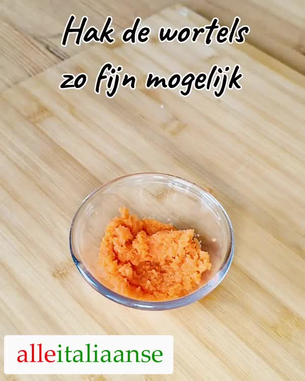Blend de wortels fijn