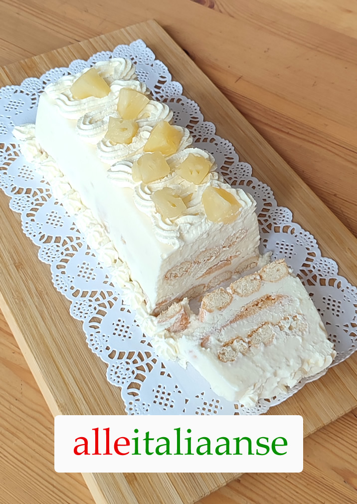 Zelfgemaakte ananas-ricotta tiramisù ijstaart