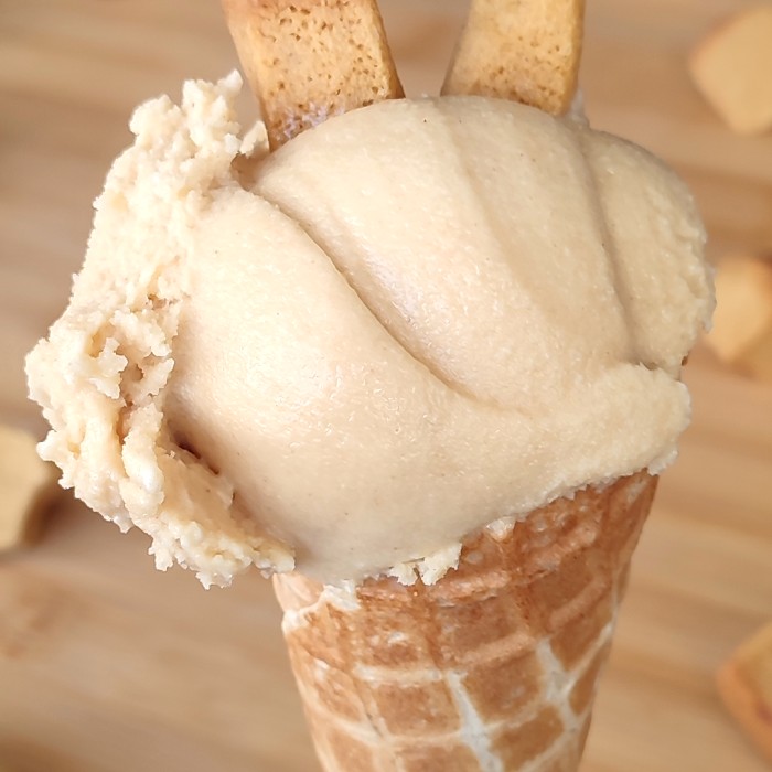 een ijs gemaakt met pepernoten gebakjes