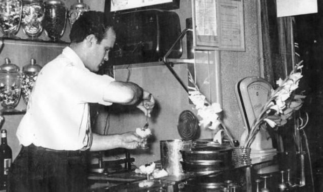 Enrico Panattoni prepares stracciatella ice cream