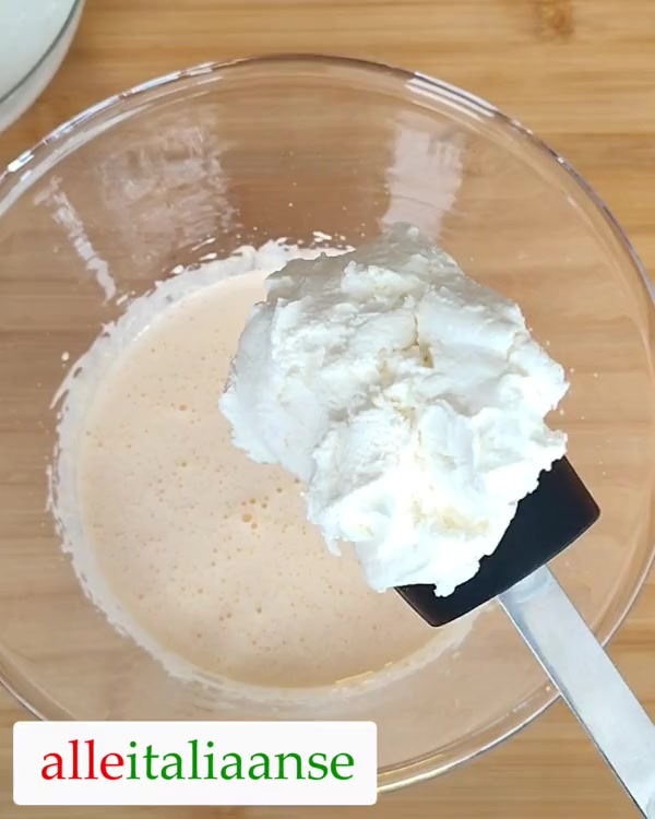 Voeg de mascarpone toe