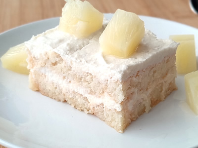 Een klassieke Italiaanse tiramisu-ricotta-ananas op een tafel