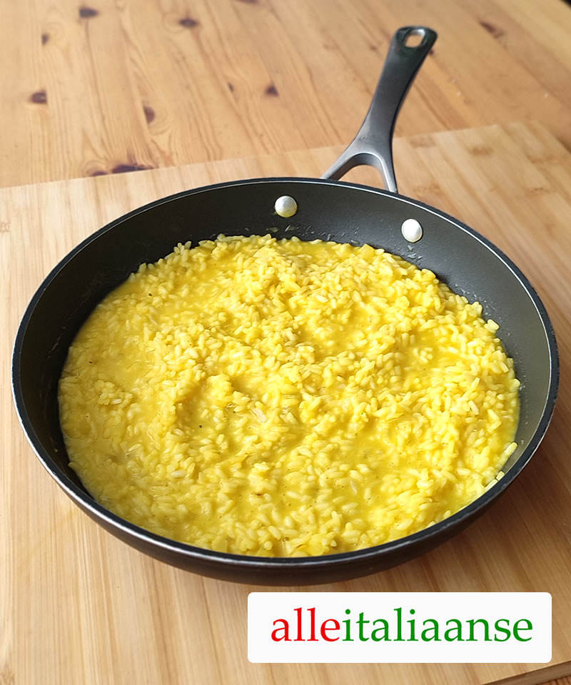 Saffraanrisotto alla Milanese 🍚 Origineel Italiaans recept